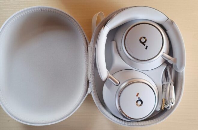 折りたためることで持ち運びもしやすいのがSpace Q45の特徴の一つ。