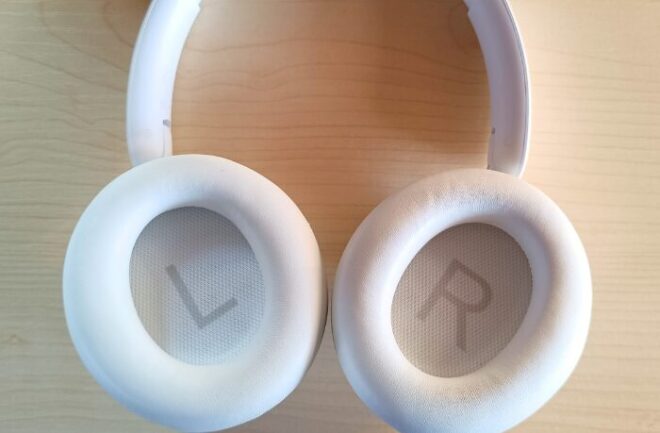 Space Q45ではイヤーカップの内側に大きく「L」「R」と書いてあるのでわかりやすい。