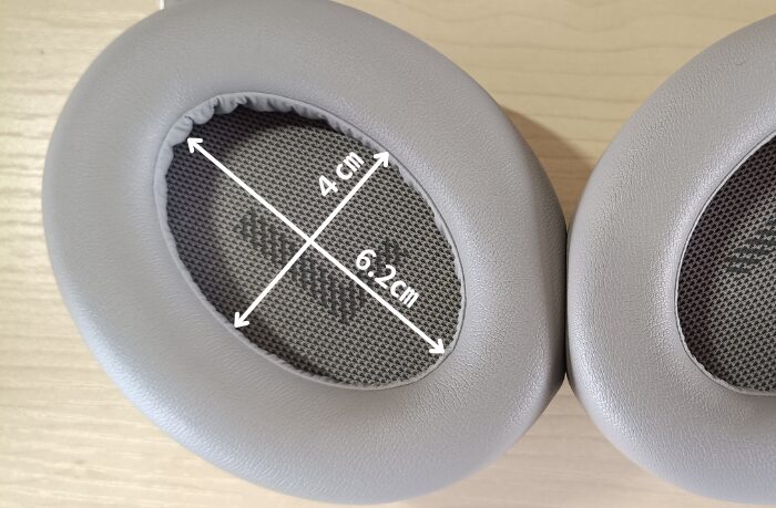 Master Buds MAXのイヤーパッド内はおよそ「6cm × 4cm」ほどで、スポッと耳が入る
