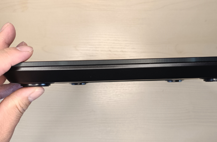Anker Eufy Smart Scale A1は厚みも2.3㎝しかなくて軽い