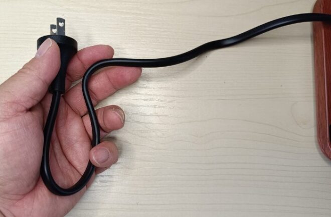 Anker Nano Charging Stationの電源コード。太めのケーブルだということが分かる画像