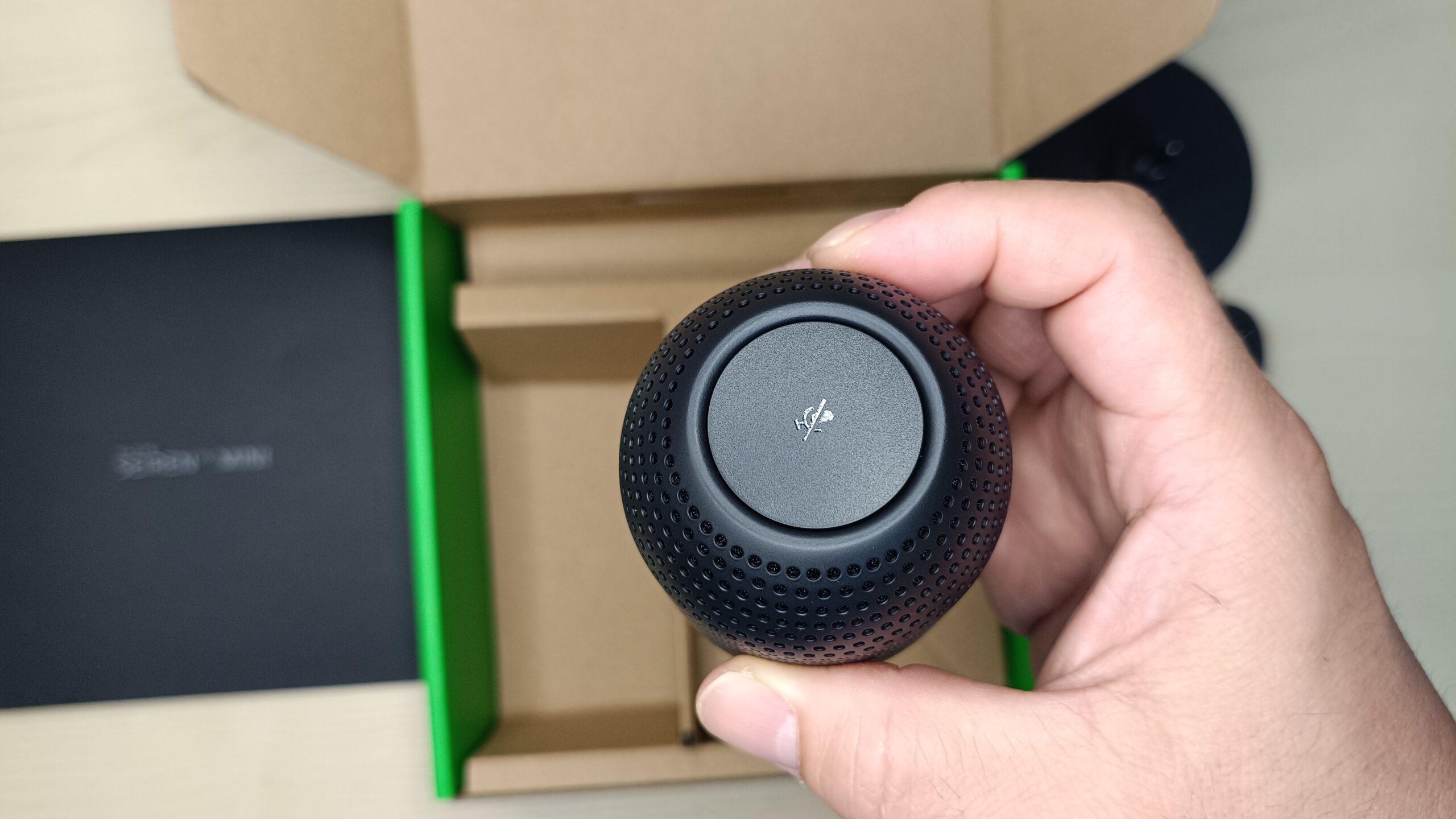 Seiren V3 Miniのタップトゥミュートセンサーのアップ画像